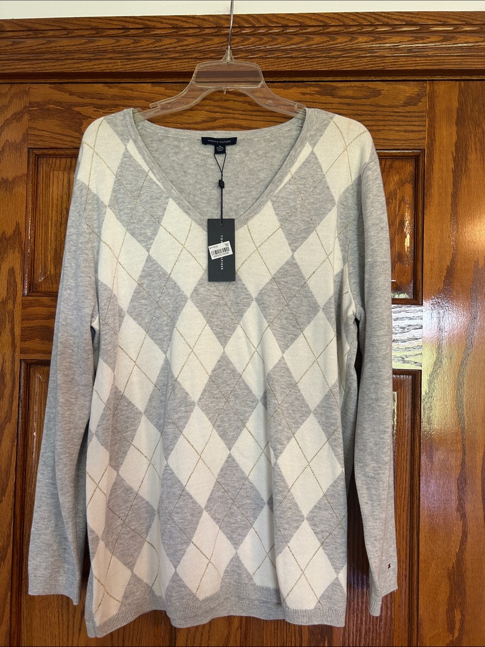 NET Tommy Hilfiger Light Gray and White Argyle V-Neck Sweater, Size XL